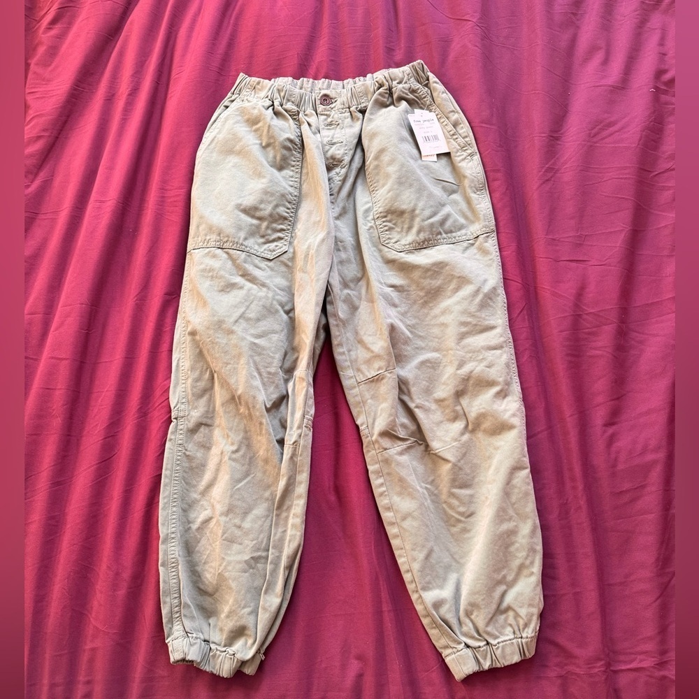 NWT Free People Army Green Elastic Waist Cargo Pants Cropped Size Large